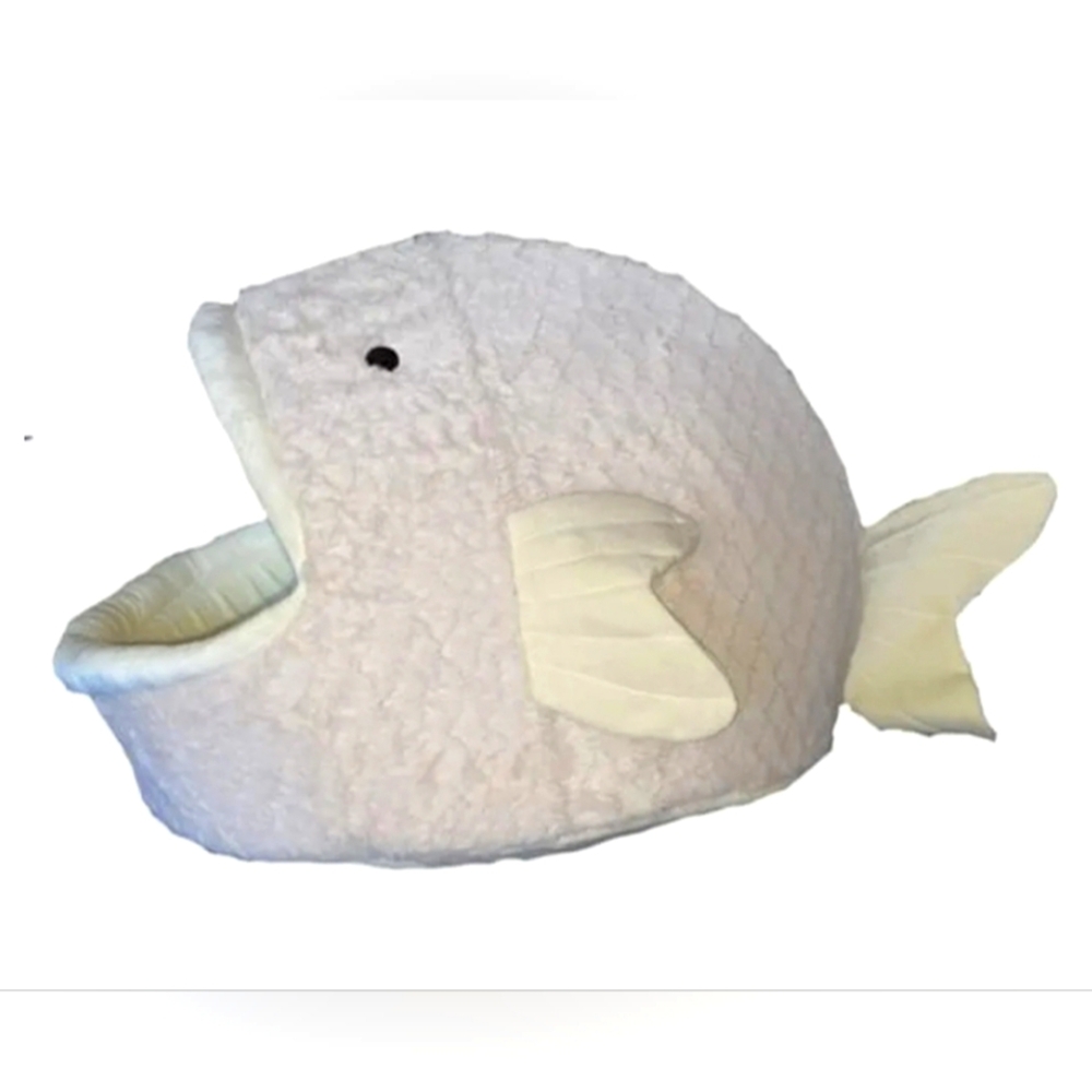 🆕️ NANDOG Plush Velvet White Fish-Shaped Pet Bed.